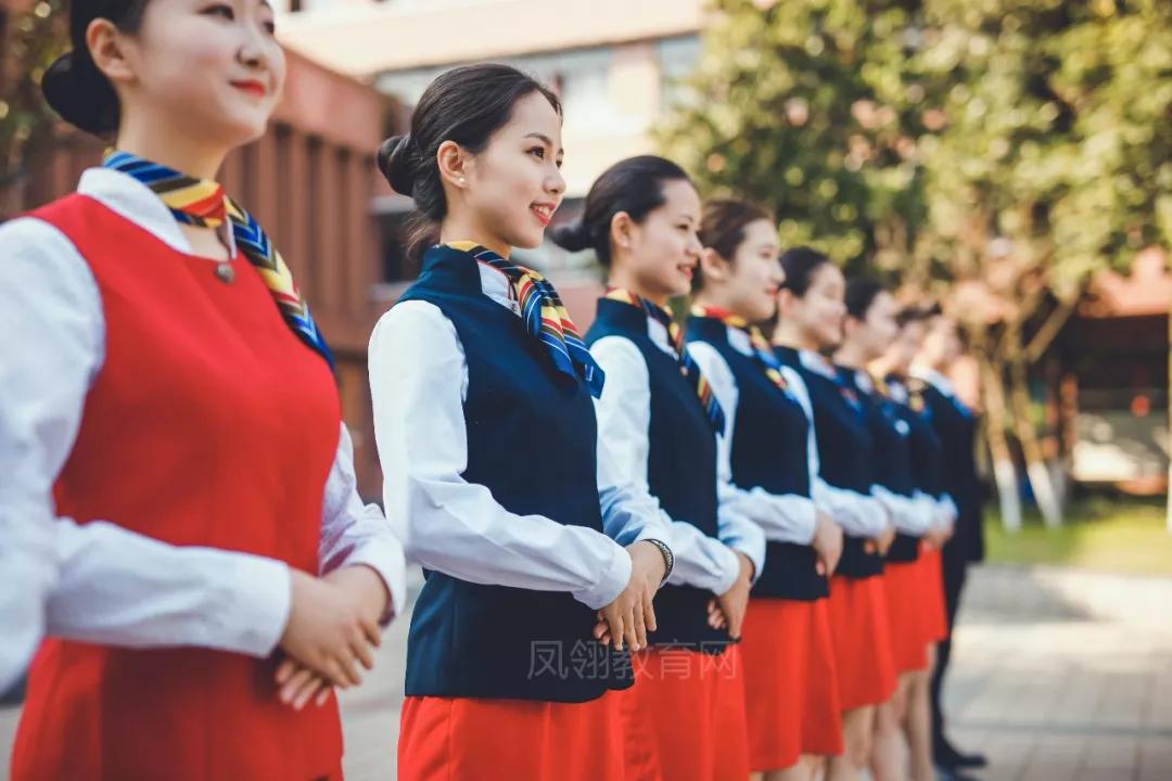 石家莊優(yōu)質(zhì)空乘培訓(xùn) 專(zhuān)業(yè)站姿禮儀服務(wù)是必備核心技能